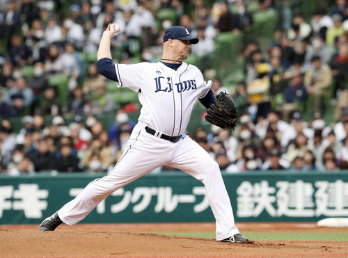 西武対オリックス　先発し力投する西武ウルフ（撮影・鈴木正人）
