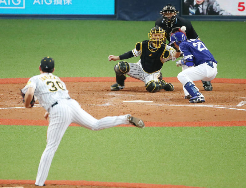阪神石崎が危険球で退場、中日大野奨太の頭部に直撃 - プロ野球 : 日刊