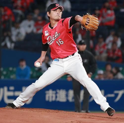 ロッテ対西武　先発で登板し力投するロッテ涌井（撮影・中島郁夫）