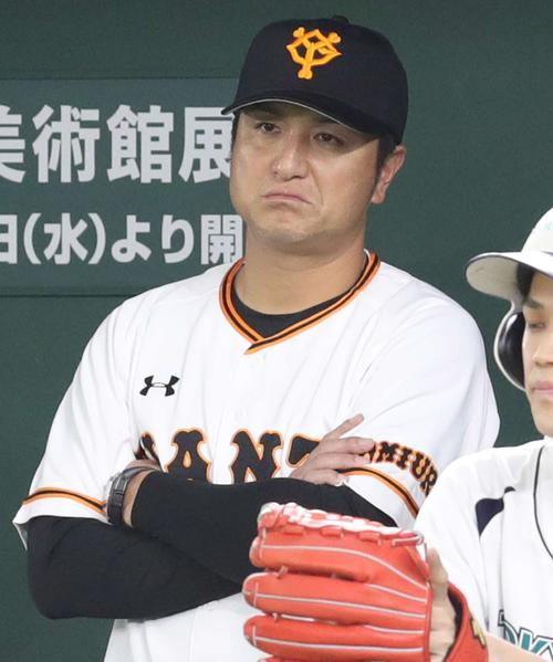 巨人対広島 9回裏巨人無死、坂本勇が見逃し三振に倒れ、ベンチで険しい表情の高橋監督(撮影・河野匠)