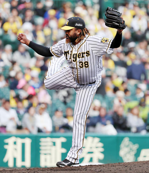 ２０１８年４月１５日　７回表、阪神２番手で登板するマテオ（撮影・加藤哉）