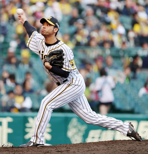 阪神対ヤクルト　８回表、阪神３番手で登板する桑原（撮影・加藤哉）