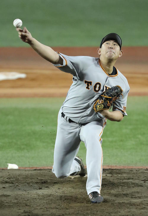 ＤｅＮＡ対巨人　力投する巨人先発山口俊（撮影・林敏行）