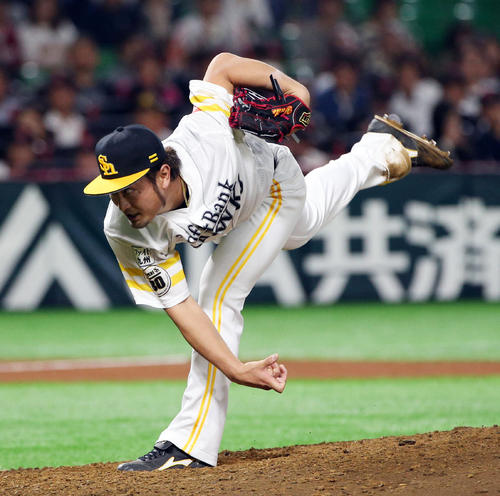 ソフトバンク対楽天 3番手で登板する森唯斗(撮影・栗木一考)