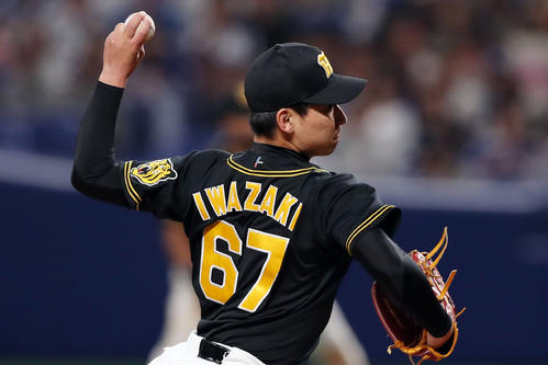 中日対阪神　阪神２番手で登板する岩崎（撮影・前田充）