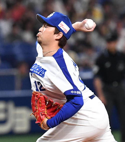 中日対阪神　中日３番手の田島（撮影・前岡正明）