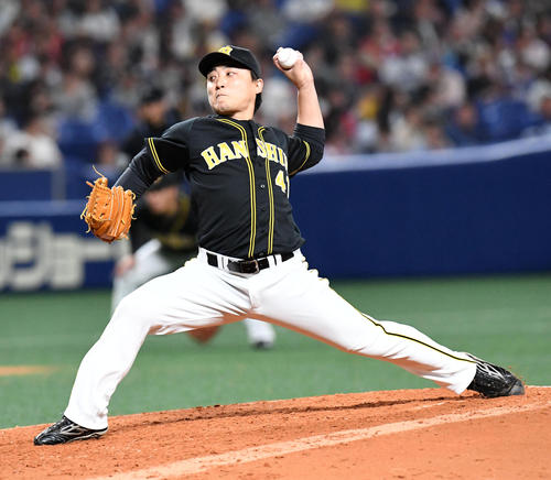 中日対阪神　阪神４番手の高橋聡（撮影・前岡正明）