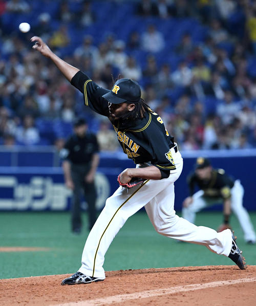 中日対阪神　阪神５番手のドリス（撮影・前岡正明）