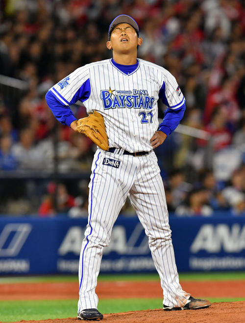 ＤｅＮＡ対広島　４回表広島２死、会沢に右越えソロ本塁打を浴び厳しい表情のＤｅＮＡ今永（撮影・滝沢徹郎）