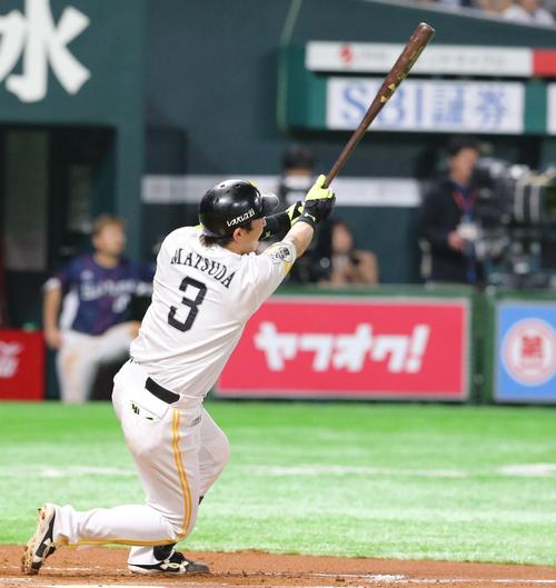 ソフトバンク対西武　６回裏ソフトバンク１死一、三塁、松田宣浩は左越えに勝ち越しとなる３点本塁打を放つ（撮影・梅根麻紀）