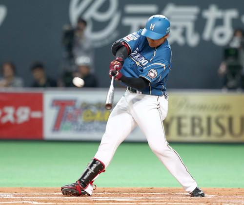日本ハム対楽天　２回裏日本ハム２死、中越え二塁打を放つ清宮（撮影・黒川智章）