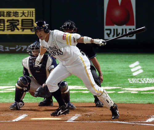 ソフトバンク対オリックス　６回裏ソフトバンク無死、内川聖一は二ゴロに倒れる（撮影・栗木一考）