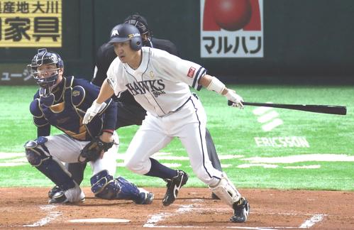ソフトバンク対オリックス　２回裏ソフトバンク無死、内川聖一は二ゴロに倒れる（撮影・栗木一考）