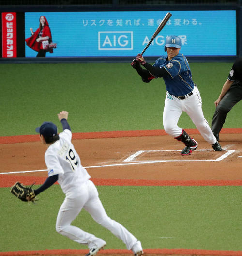 オリックス対日本ハム 6回表日本ハム1死、一ゴロに倒れる清宮。投手金子(撮影・前田充)