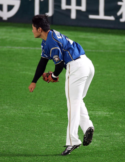 ソフトバンク対日本ハム 5回裏ソフトバンク1死一、三塁、柳田悠岐の打球を本塁へ好送球する清宮幸太郎(撮影・栗木一考)