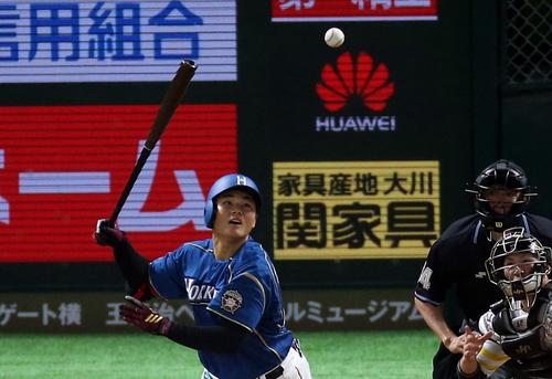 ソフトバンク対日本ハム 6回表日本ハム1死、清宮幸太郎は捕ゴロに倒れる。投手東浜巨(撮影・栗木一考)=2018年5月11日、ヤフオクドーム