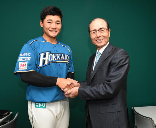 ソフトバンク対日本ハム 試合前に対面した清宮幸太郎と王貞治会長