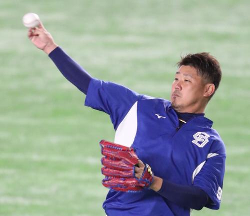 キャッチボールで調整する中日松坂（撮影・林敏行）