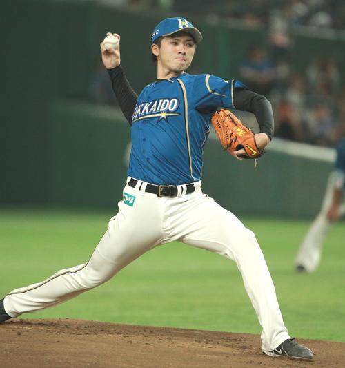 日本ハム対西武　先発で登板し力投する日本ハム上沢（撮影・中島郁夫）