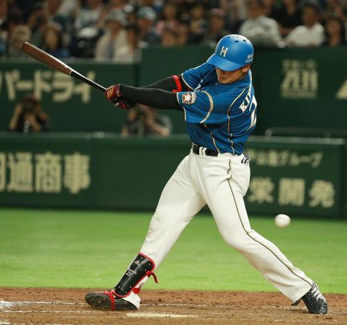 日本ハム対西武　５回裏日本ハム無死一塁、空振り三振する清宮（撮影・中島郁夫）