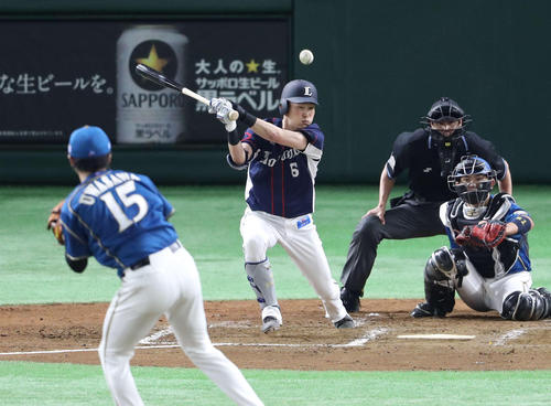 日本ハム対西武　３回表西武２死、内野安打を放つ源田。投手上沢（撮影・河野匠）