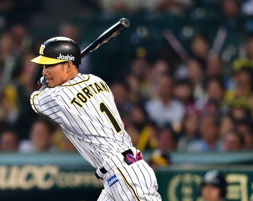 阪神対ＤｅＮＡ　５回裏阪神２死一塁、代打出場するも二ゴロに倒れる鳥谷（撮影・清水貴仁）