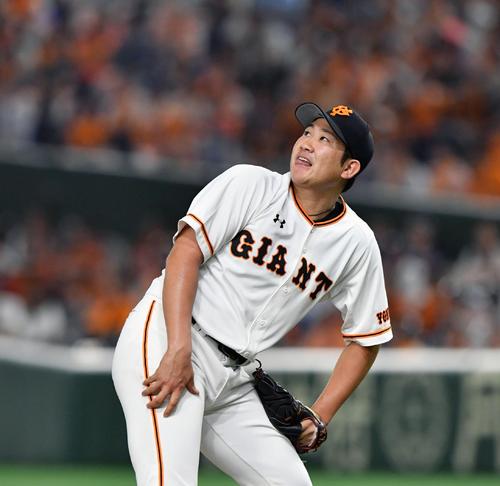 巨人対DeNA 3回表DeNA2死一塁、筒香に左越え2点本塁打を浴びた巨人菅野(撮影・滝沢徹郎)