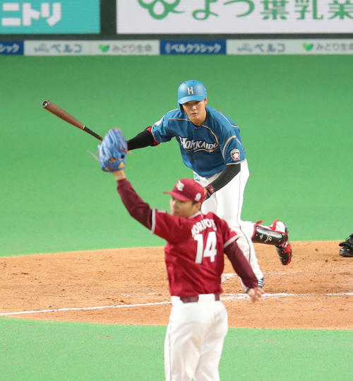 日本ハム対楽天 4回裏日本ハム2死、清宮は中前打を放つ。投手は楽天則本(撮影・佐藤翔太)