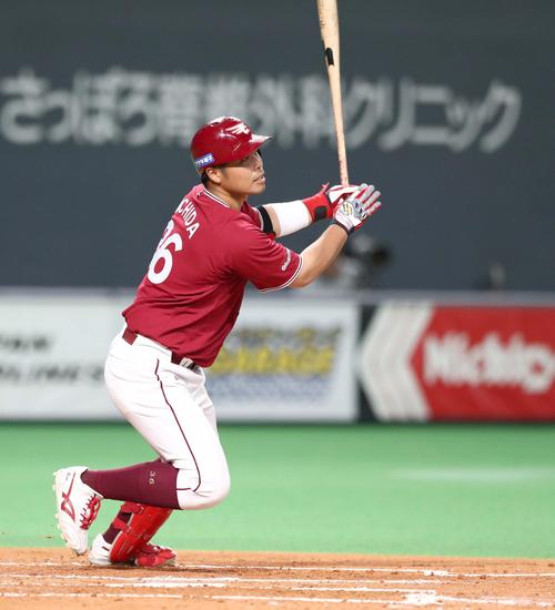 日本ハム対楽天 2回表楽天1死一塁、右越え2点本塁打を放つ内田(撮影・黒川智章)