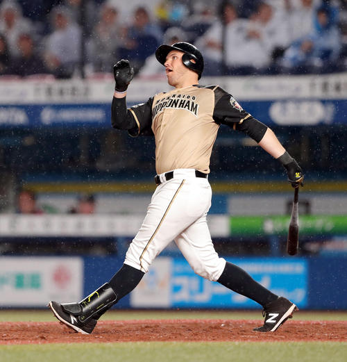 ロッテ対日本ハム　４回表日本ハム１死、レアードは左越え本塁打を放つ（撮影・佐藤翔太）