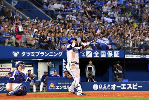 ＤｅＮＡ対中日　３回裏ＤｅＮＡ１死、筒香は通算１５０号となる勝ち越し右越えソロ本塁打を放つ（撮影・滝沢徹郎）