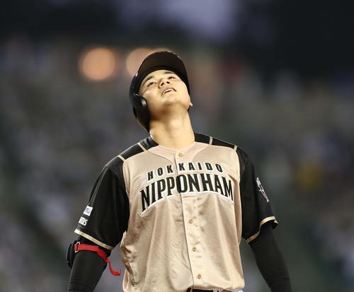 西武対日本ハム　３回表日本ハム２死一、三塁、右飛に終わり悔しがる清宮（撮影・黒川智章）