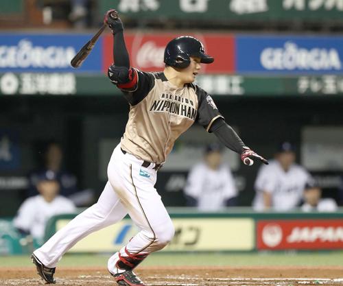 西武対日本ハム　７回表日本ハム２死二塁、右前適時打を放つ清宮（撮影・黒川智章）