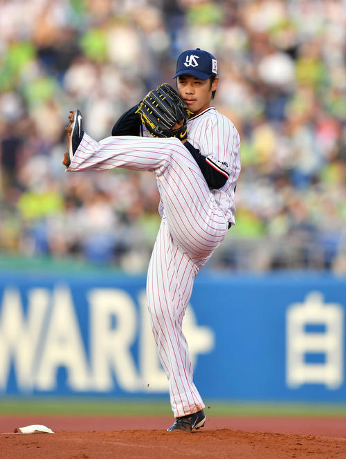 ヤクルト対DeNA 先発で力投するヤクルト小川(撮影・滝沢徹郎)