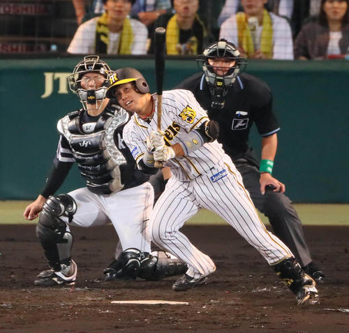 阪神対ソフトバンク　４回裏阪神２死一、三塁、梅野隆太郎は中飛に倒れる（撮影・宮崎幸一）