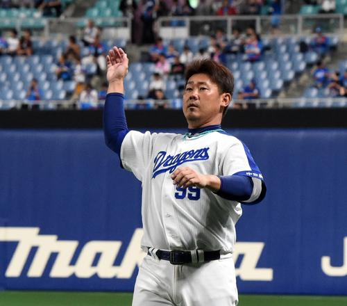 中日対オリックス　試合前、アップを行う松坂（撮影・前岡正明）