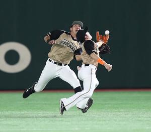 日本ハム杉谷が大田と交錯し顔面強打 両鼻から流血 プロ野球 日刊スポーツ