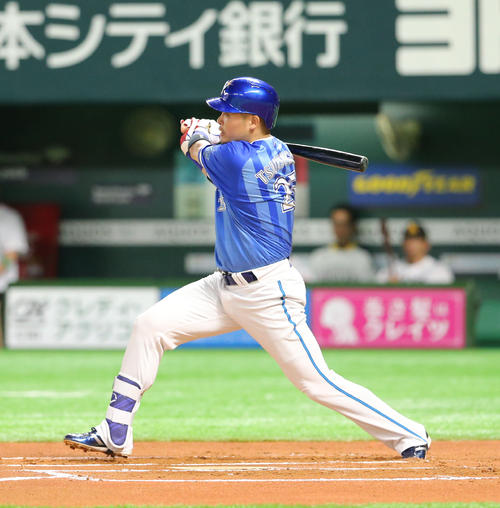 ６回表ＤｅＮＡ無死一、二塁、筒香嘉智は右前適時打を放つ（撮影・梅根麻紀）