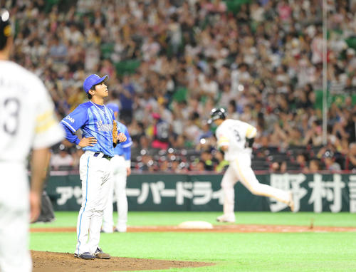 ソフトバンク対ＤｅＮＡ　３回裏ソフトバンク１死一塁、柳田悠岐に右越え２点本塁打を浴びた今永昇太（撮影・梅根麻紀）
