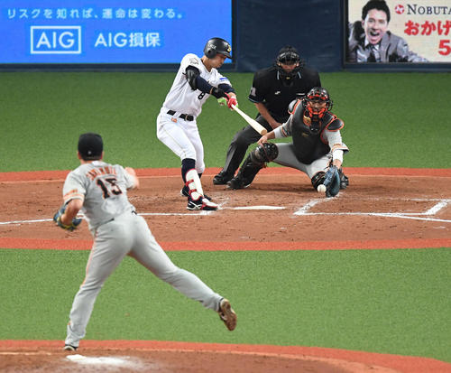 オリックス対巨人　７回裏オリックス２死二塁、後藤の打球は遊撃手吉川尚の適時失策を誘う。投手沢村（撮影・鈴木みどり）