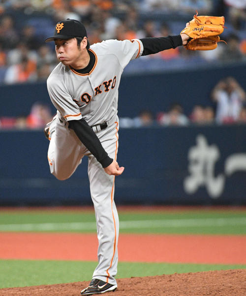 オリックス対巨人　11回裏オリックス無死から登板した上原浩治（撮影・渦原淳）