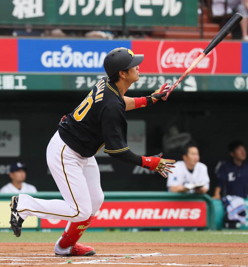 西武対阪神　６回表阪神無死一、二塁、中谷将大は左前適時打を放つ（撮影・宮崎幸一）
