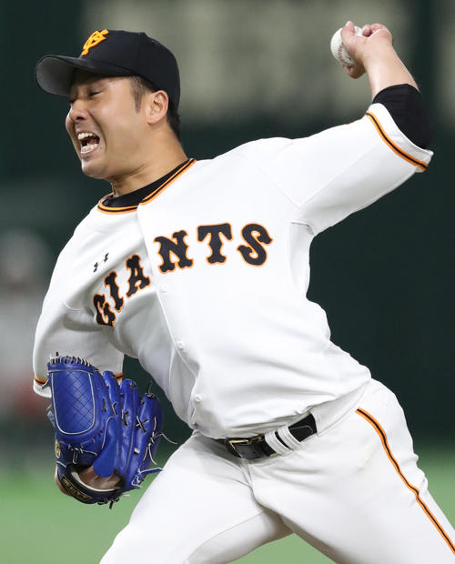 巨人対楽天　力投する巨人先発の今村（撮影・狩俣裕三）