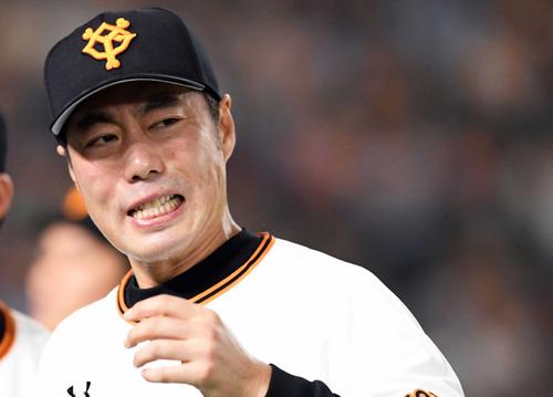 巨人対楽天　８回表、楽天の藤田一也に勝ち越しの本塁打を浴びた巨人上原（撮影・たえ見朱実）