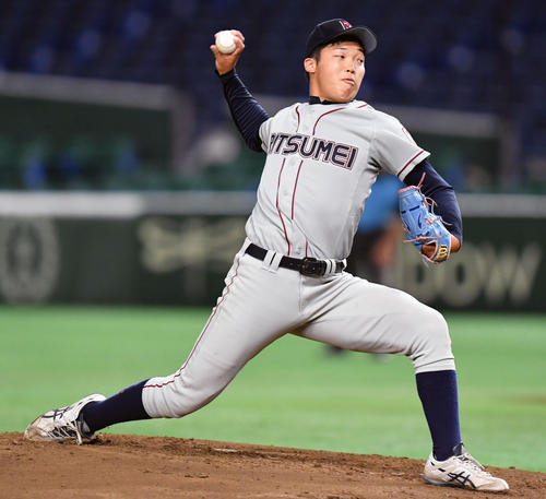 立命大対奈良学園大　先発で力投する立命大・山上（撮影・滝沢徹郎）