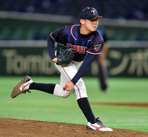 徳山大対四大国学院大　先発で力投する徳山大・岡（撮影・滝沢徹郎）