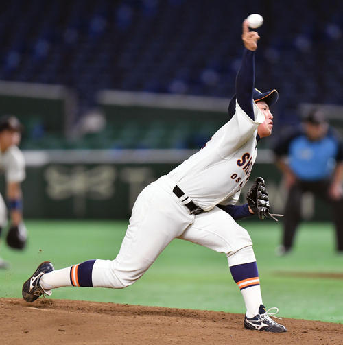 大商大対天理大　先発で力投する大商大・大西（撮影・滝沢徹郎）