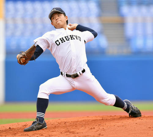 中京大対富士大　先発で力投する中京大・大内（撮影・滝沢徹郎）