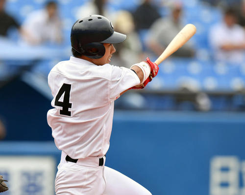 中京大対富士大　２回表中京大２死三塁、井戸田は左前適時打を放つ（撮影・滝沢徹郎）