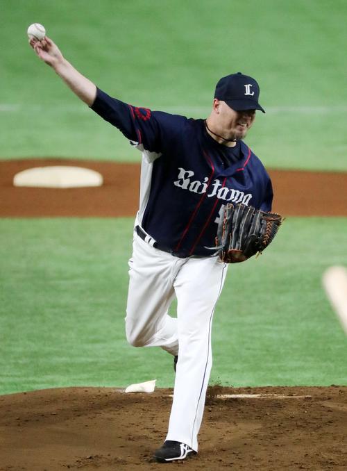 巨人対西武　先発し力投をする西武ウルフ（撮影・鈴木正人）